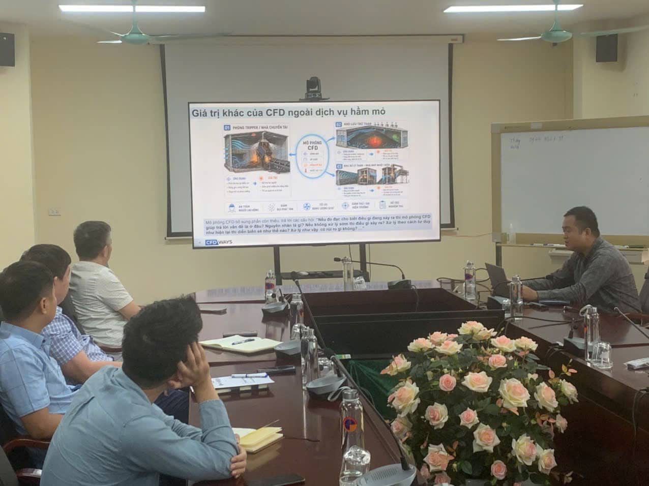 Buổi làm việc tại Trung tâm An toàn Mỏ